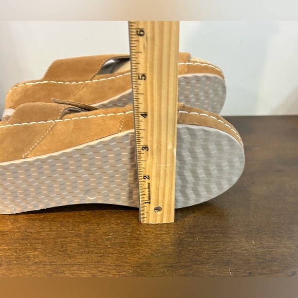 David Tate Women's Laurel Wedge Sandal Tan Suede 10 Wide New without tags or box - Picture 8 of 9